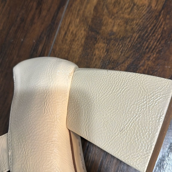 Mary Jane Khiara Shiny Textured Cream Platform Patent Leather Block Heels - Picture 8 of 16